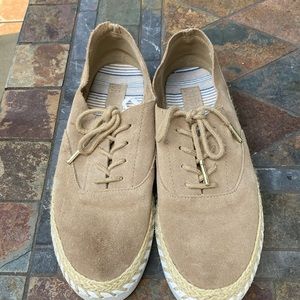 Crevo, very soft leather sneakers in beige, size 9M,